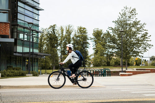 Pendeln mit dem E-Bike: Dieses Zubehör brauchst du auf jeden Fall