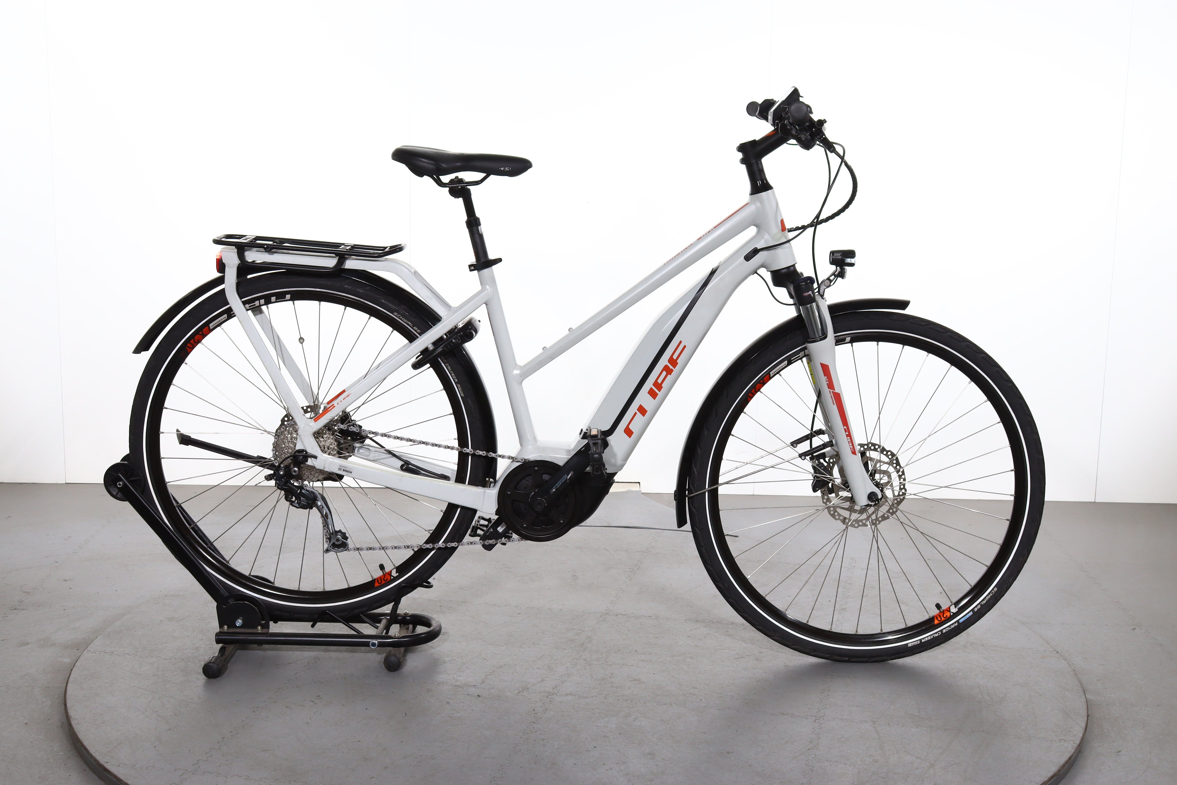 cube trekkingrad damen weiß Cube Touring Hybrid E-Bike gebraucht