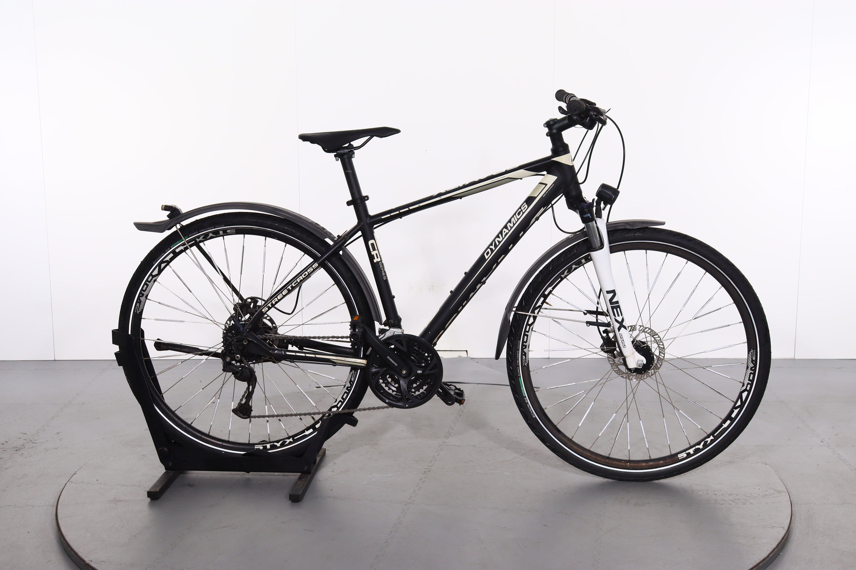 Dynamics Gravity Cross