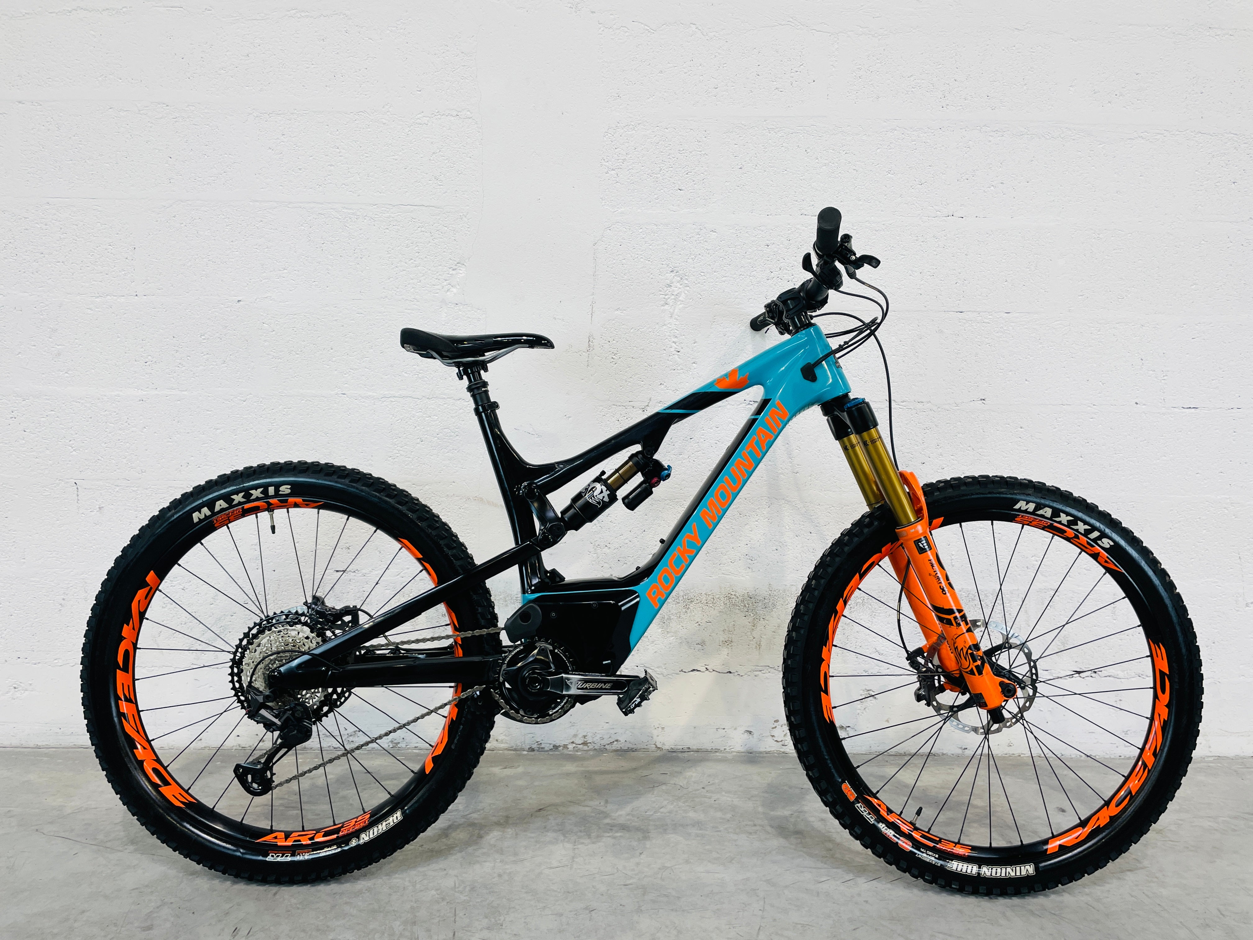 opvouwbare mountainbike Rocky Mountain Altitude Powerplay Carbon 90 Rally Edition E-Bike gebraucht